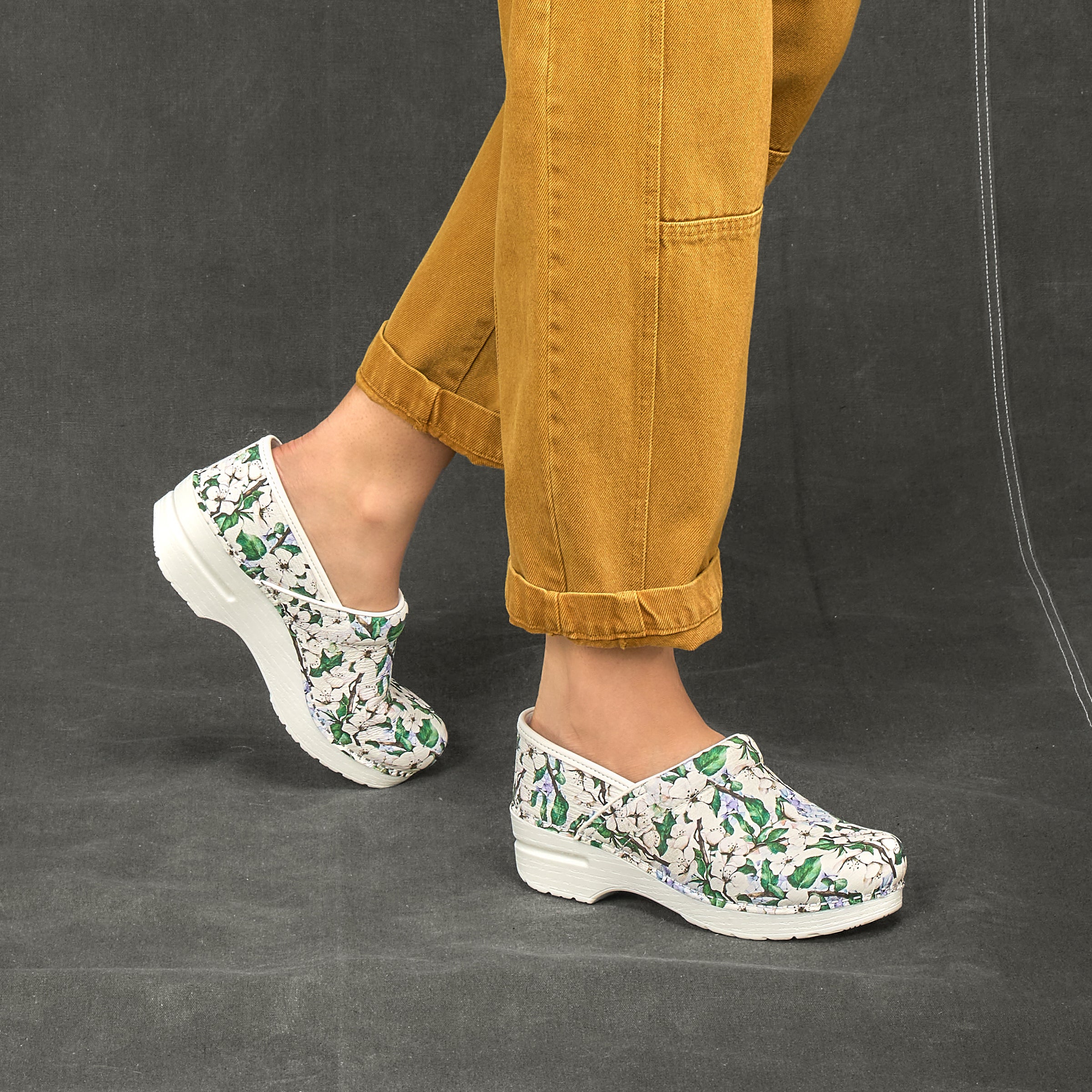 Luxury White Blossom Leather for Professionals